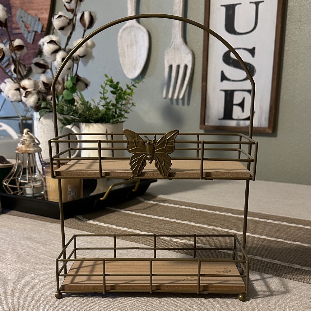 New - Dolly Pardon two-tier butterfly 🦋 tray